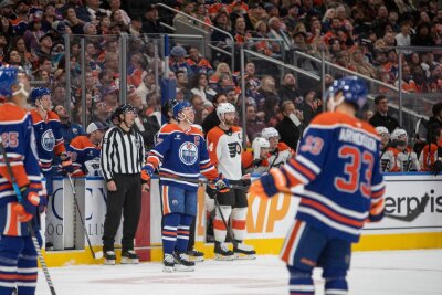 NHL: Draisaitl beendet Edmontons Pleitenserie - Die Edmonton Oilers haben das Spiel gegen die Philadelphia Flyers am Ende noch gedreht.