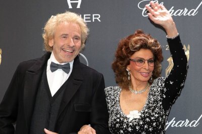 "Nicht hübscher als andere - nur anders" - Sophia Loren gewann in den 60er-Jahren zahlreiche Bambis. 2007 erhielt sie sogar den Ehren-Bambi für ihr Lebenswerk. Bis vor wenigen Jahren erschien sie regelmäßig bei der Bambi-Verleihung (neben Thomas Gottschalk).