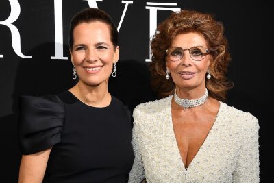 "Nicht hübscher als andere - nur anders" - In den 50er- und 60er-Jahren galt Sophia Loren (neben Roberta Armani) als klassisches Schönheitsideal. Sie selbst empfand sich in ihrer Jugend allerdings "hässlich, aufgeschossen, mager wie ein Stock".