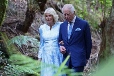 "Nicht mein König": Protest gegen Charles in Australien - Charles wird von seiner Frau Königin Camilla begleitet.