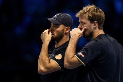 "Nicht Normalform" - Doppel vom historischen Erfolg erstaunt - Die Absprachen klappen: Tim Pütz (l) und Kevin Krawietz (r) stehen beim Saisonfinale im Halbfinale.