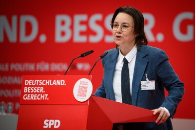 Nicht nur Ältere und Hinterbänkler sagen: Tschüss Bundestag! - Michelle Müntefering (SPD) sagt, sie wolle mehr Zeit mit ihrem Ehemann, dem früheren SPD-Politiker Franz Müntefering, verbringen. (Archivfoto) 