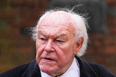 Nicht nur für Inspector Barnaby verdächtig: Timothy West tot - Man kennt ihn aus vielen Krimis: Schauspieler Timothy West ist im Alter von 90 Jahren friedlich im Schlaf gestorben.