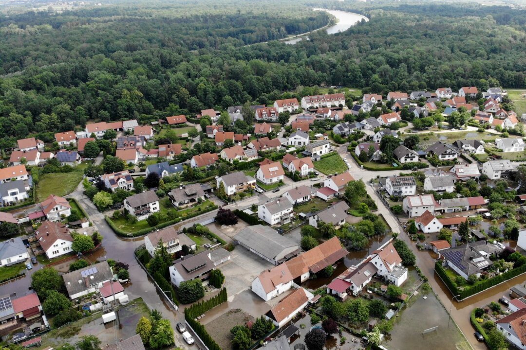 Nicht versichert? Hochwasserschäden von der Steuer absetzen - Hochwasserschäden sind durch eine Elementarschutz-Versicherung abgedeckt. Ohne diese Versicherung können die Reparaturkosten als außergewöhnliche Belastungen in der Steuererklärung angegeben werden.