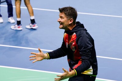 Niederlande statt Nadal: Tennis-Team strebt ins Finale - Große Freude: Teamchef Michael Kohlmann bejubelt den Einzug ins Halbfinale des Davis Cups.