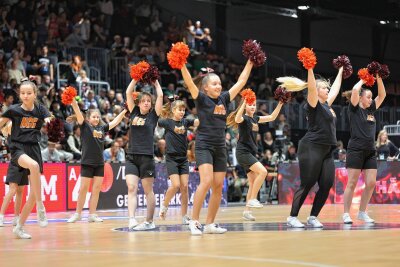 Niners suchen Nachwuchs für eigene Cheerleader-Gruppe - Die Niners wollen ihr eigenes Cheerleader-Team ausbauen. Archivfoto: Peggy Schellenberger