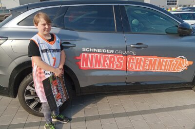 Niners zu Besuch im "Herzstück": 10-Jährige bekommt Kuchen von Jonas Richter - Die Fans genossen nicht nur den köstlichen Kuchen, sondern auch die Gelegenheit, ihre Basketballhelden hautnah zu erleben und Erinnerungen fürs Leben zu schaffen.