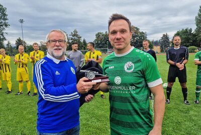 Nochmal im Rampenlicht: Diese Fußballlegende nimmt jetzt Abschied! - Bildimpressionen von Robert Hofmann, der 300-fachen Merkur-Torschützen. Fotos: Pressebüro Repert / Verein