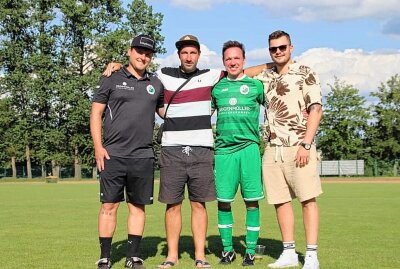 Nochmal im Rampenlicht: Diese Fußballlegende nimmt jetzt Abschied! - Bildimpressionen von Robert Hofmann, der 300-fachen Merkur-Torschützen. Fotos: Pressebüro Repert / Verein