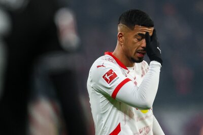 Nullnummer gegen Gladbach: Leipzig in der Ergebnis-Krise - Benjamin Henrichs war angeschlagen in das Spiel gegangen.