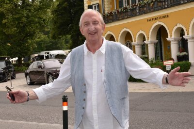 Nummer 1-Hit angepasst: Mike Krüger verhöhnt die EU-Plastikdeckelverordnung - Symbolbild. Mike Krüger verhöhnt die EU-Plastikdeckelverordnung. Foto: IMAGO / Manfred Siebinger