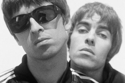 Oasis feiern Comeback und Jubiläum: Das sind die Musik-Highlights der Woche - Vor 30 Jahren veröffentlichten Oasis ihr legendäres Debütalbum "Definitely Maybe". Zum Jubiläum erscheint nun eine "30th Anniversary Edition" mit bislang unveröffentlichten Studio-Aufnahmen.