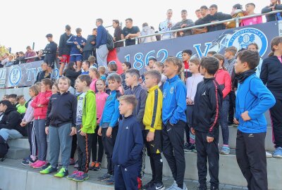 Oberfrohna verfügt nun über moderne Außensportanlagen - Grund- und Oberschüler aus Oberfrohna durften der Eröffnung des Jahnhausplatzes beiwohnen. Foto: A. Büchner