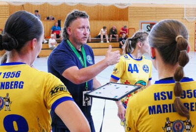 Oberliga-Spitzenreiter Marienberg bittet zum Gipfeltreffen - Für HSV-Trainer Chris Tippmann war es aufgrund von Bauarbeiten in der Marienberger Halle nicht einfach, seine Mannschaft aufs anstehende Gipfeltreffen vorzubereiten. Foto: Andreas Bauer