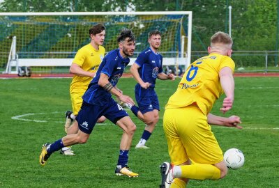 Oberligist Marienberg kann nur noch ein Fußball-Wunder helfen - Hatte mit einem Freistoß noch die beste Marienberger Chance: André Luge. Foto: Andreas Bauer