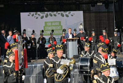 Oelsnitzer haben "100 Jahre Stadtrecht" gefeiert - Bergmännische Traditionen gehörten zum Fest "100 Jahre Stadtrecht Oelsnitz". Foto: Ralf Wendland