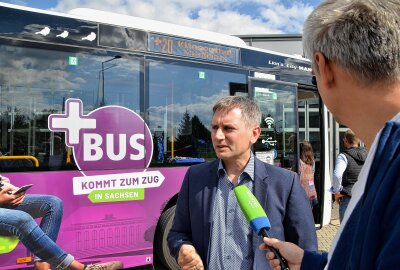 ÖPNV-Wochenende im Vogtland: Zwei Fahrgäste brauchen nur ein Ticket! - Der ZVV-Geschäftsführer kündigt für das kommende Wochenende eine Dankeschön-Schnupper-Aktion an. Foto: Karsten Repert