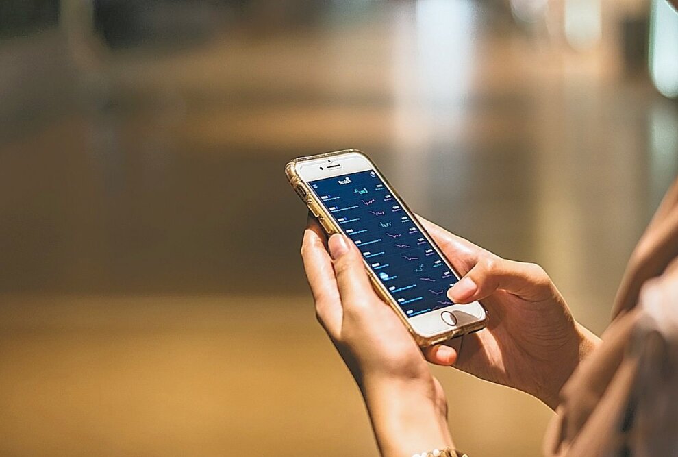 Ohne mein Smartphone kann ich nicht leben: Wie abhängig sind wir von der Digitalisierung? - Jeder bekommt die Digitalisierung mit. Symbolbild: pixabay/Iqbal Nuril Anwar