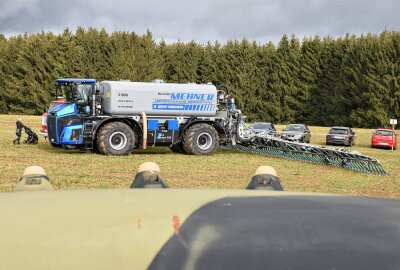 Oldtimer und Technik zum Anfassen: 3. Traktor- und Nutzfahrzeugtreffen im Erzgebirge - Am Wochenende fand das 3. Traktor- und Nutzfahrzeugtreffen in Raum statt. Foto: Maik Bohn