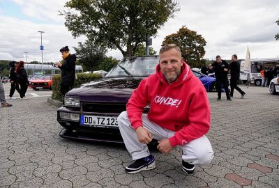 Opel-Fans kommen im Chemnitz Center zusammen - Mit über 200.000 Followern: YouTube-Star Enrico Tetzlaff zu Gast und stilecht im Opel Kadett GSI unterwegs. Foto: ChemPic