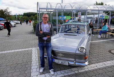 Opel-Fans kommen im Chemnitz Center zusammen - Eine beeindruckende Vielfalt: Von klassischen Modellen bis hin zu nostalgischen Oldtimern. Foto: ChemPic