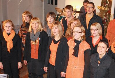 Orange Voices bringen Gospel zu Gehör - Am Samstag, 4. Mai, gastiert um 17 Uhr der Syrauer Gospelchor "Orange Voices" in der Pausaer St. Michaeliskirche. Foto: Simone Zeh