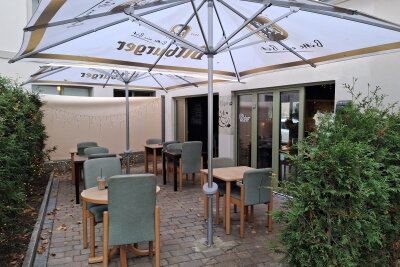 Orientalische Speisen aus dem Familienbetrieb: Neues Restaurant in Chemnitz eröffnet - Auch über eine Terrasse verfügt das Restaurant. Hier kann man auch Shisha rauchen.