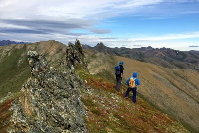 Outdoor-Urlaub: Wie man Begegnungen mit Bären vermeidet - Aussicht im kanadischen Ivvavik National Park. Hier sind alle drei in Kanada vorkommenden Bärenarten zu Hause: Schwarzbären, Grizzlies und Eisbären.