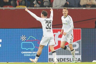 Paderborn verpasst Sprung an die Spitze - Paderborner Jubel nach dem 1:0.