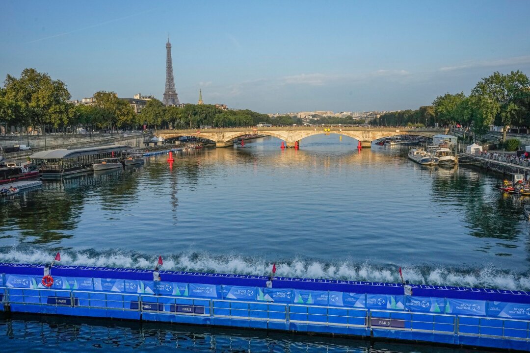 Paris zweifelt: Seine sauber genug für Olympia-Schwimmer? - Wird die Seine tatsächlich sauber genug zum Schwimmen sein oder nicht - in Paris ist dies vor den Olympischen Spielen im Sommer eine vieldiskutierte Frage. Der Ehrgeiz der Organisatoren ist es, Wettkämpfe in dem Fluss im Herzen der Stadt abzuhalten.