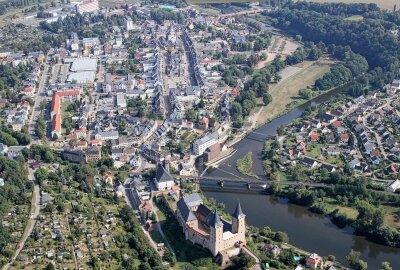 Party in der  Rochlitzer Innenstadt: 40 Händler laden zum Shopping - Ein Blick aus luftiger Höhe auf Rochlitz. Foto: Andrea Funke