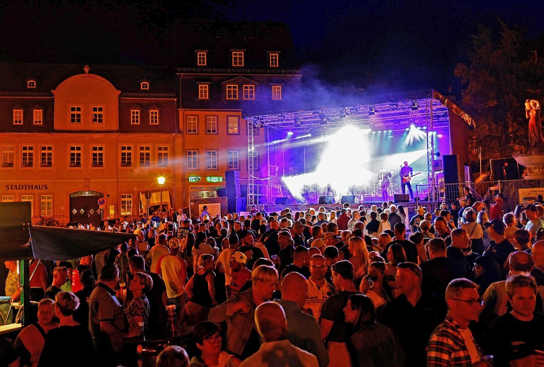 Partys und Events: Sachsenring-Wochenende zieht Tausende an - Der Hohenstein-Ernstthaler Altmarkt lockt mit einer großen Party. Foto: Markus Pfeifer