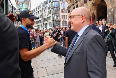 Pastore bei Niners-Empfang: "Chemnitz, was für eine Stadt!" - Sie wurden von Oberbürgermeister Sven Schulze im Rathaus empfangen. Foto: Peggy Schellenberger