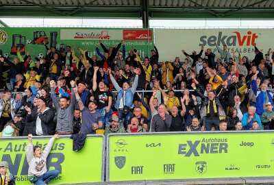 Paukenschlag: Steigt der VFC Plauen doch noch auf? - Plauen hat für die Sicherheit der Zuschauer viel Geld ins Vogtlandstadion investiert. Die Lizenz für die Regionalliga hat der VFC bekommen. Fotos: Karsten Repert