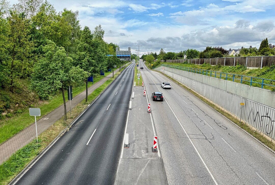 Pendlerfrust in Chemnitz: Wichtiger Autobahnanschluss vier Wochen dicht! - Ab heute Abend ist die Zufahrt zum Neefepark über die Straße "Im Neefepark" für Arbeiten an der Brücke voll gesperrt. Foto: Rico Hinkel-Schollbach