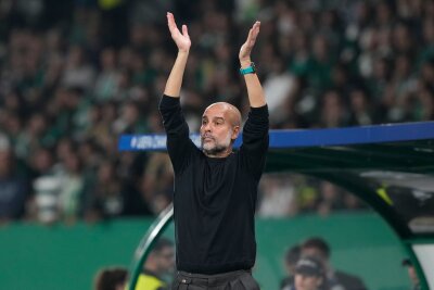 Pep hat noch nicht fertig: Guardiola bis 2027 bei Man City - Pep Guardiola hat noch nicht fertig. Der Coach will weitere Trophäen mit Manchester City holen und bleibt bis 2027.