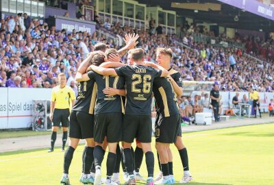 Perfekter Saisonstart: Schwarze Erzgebirgs-Veilchen siegen gegen den VfL Osnabrück - Auer Jubel nachdem 0-2 durch Boris Tashchy Foto: Alexander Gerber