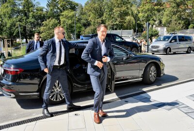 "Persönliche "Bildungslücke" schließen": Karl Lauterbach guckt sich Chemnitz an - Karl Lauterbach guckt sich Chemnitz an. Foto: Steffi Hofmann