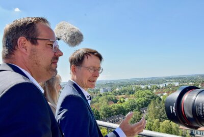 "Persönliche "Bildungslücke" schließen": Karl Lauterbach guckt sich Chemnitz an - Karl Lauterbach guckt sich Chemnitz an. Foto: Steffi Hofmann