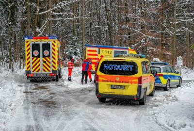 Person unter Baum eingeklemmt: Großeinsatz im Zittauer Gebirge - Gegen 13 Uhr kam es im Zittauer Gebirge zu einem Grosseinsatz von Feuerwehr, Rettungsdienst, Luftrettung, Bergwacht und Polizei. Fotos:xcitepress/Thomas Baier