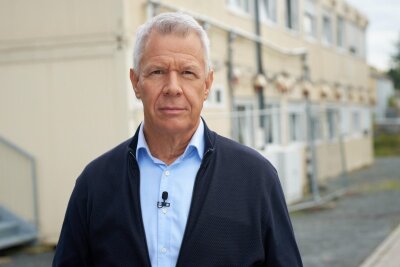 Peter Kloeppel über die Flüchtlingskrise: "Natürlich sind viele Menschen hierzulande frustriert" - "Wie lösen wir die Flüchtlingskrise?", fragt Peter Kloeppel in seiner neuen RTL-Reportage.