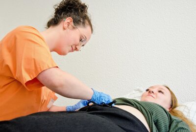 Pflegeweltmeisterschaft in Lyon: Chemnitzerin tritt für Deutschland an - Anna Telle bereitet sich aktuell auf die Weltmeisterschaft vor. Foto: Rico Hinkel