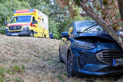 PKW kollidiert mit Motorrad: Mehrere Verletzte bei Unfall auf der B101 - Auf der B101 kam es gestern zu einem Verkehrsunfall. Foto: Marcel Schlenkrich