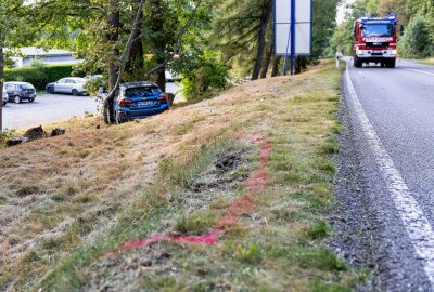 PKW kollidiert mit Motorrad: Mehrere Verletzte bei Unfall auf der B101 - Auf der B101 kam es gestern zu einem Verkehrsunfall. Foto: Marcel Schlenkrich