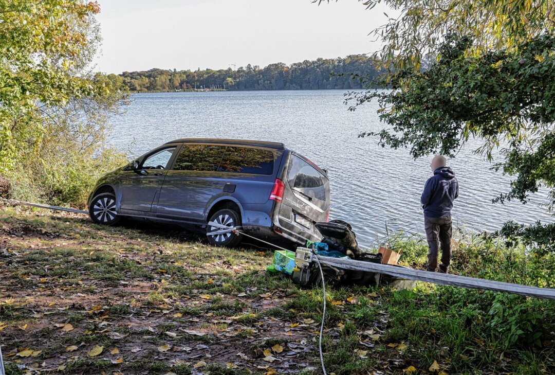 PKW rutscht in den Stausee Glauchau - PKW landet im Stausee Glauchau. Foto: Andreas Kretschel