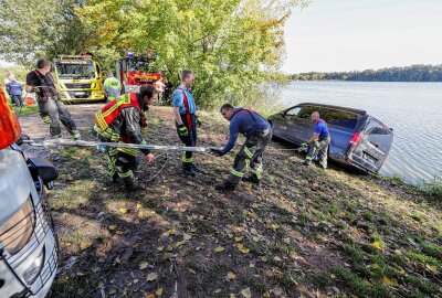 PKW rutscht in den Stausee Glauchau - PKW landet im Stausee Glauchau. Foto: Andreas Kretschel