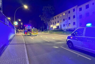 PKW übersieht Motorrad in Aue: Eine Person schwer verletzt - Ein Motorradfahrer wird bei einer Kollision in Aue schwer verletzt. Foto: Daniel Unger