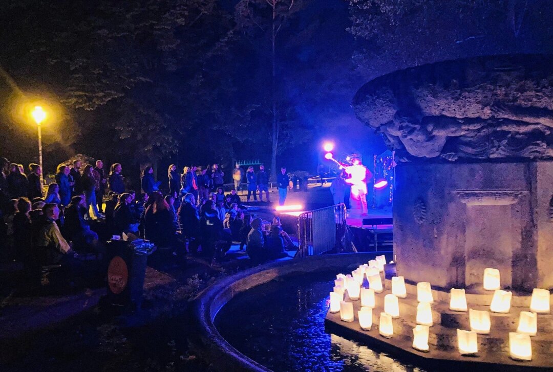 Planänderung: Fuego a la Isla findet in diesem Jahr indoor statt - Fuego a la Isla: Open Air aufgrund einer Unwetterwarnung ins AJZ verlegt. Foto: Steffi Hofmann