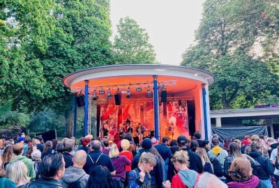 Planänderung: Fuego a la Isla findet in diesem Jahr indoor statt - Fuego a la Isla: Open Air aufgrund einer Unwetterwarnung ins AJZ verlegt. Foto: Steffi Hofmann