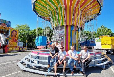 Plauen hat's geschafft: Der Rummel geht weiter - Im Bild von links: Martin Hammerschmidt, Heinz Wischnewski-Lang, Peter Hickmann und Felix Hickmann. Foto: Karsten Repert